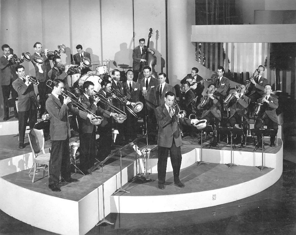 Изображение исполнителя Glenn Miller Orchestra